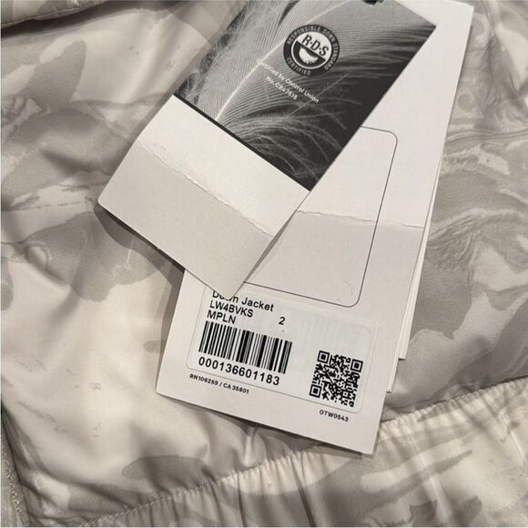 NWT Lululemon Down Jacket - Picture 4 of 5